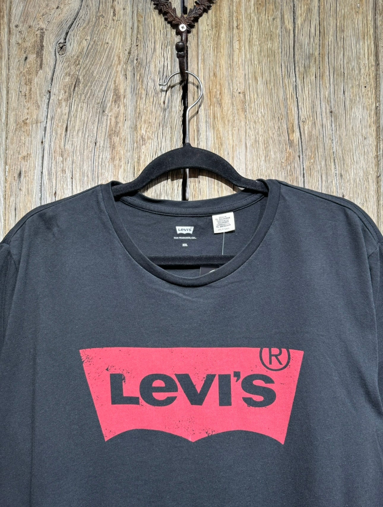 Black Levi’s Logo Tee